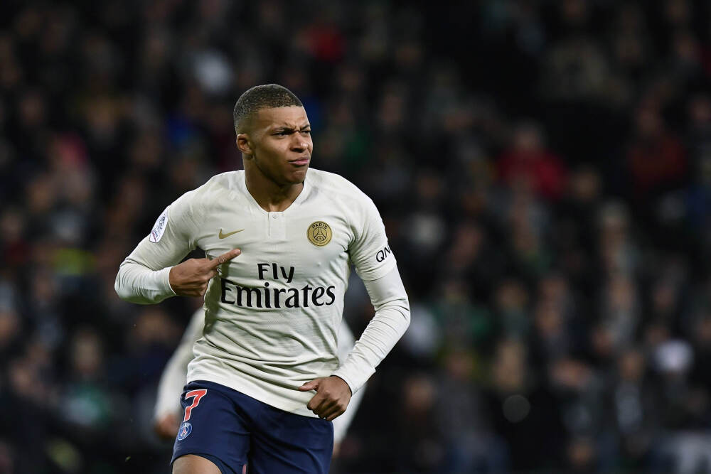 公募新传奇！冠军基年内收益240% 打破王亚伟18年纪录